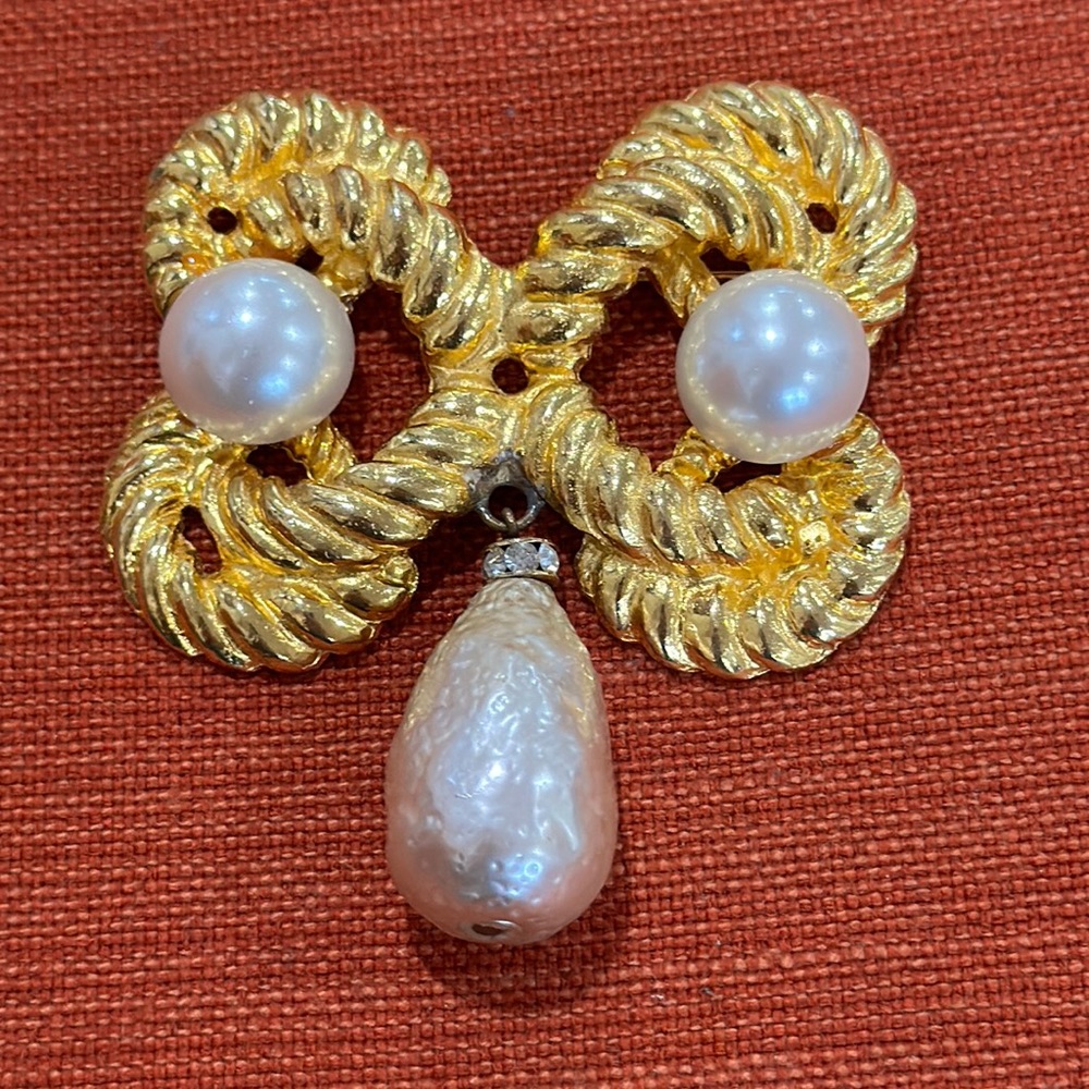 Vintage chanel style brooch
